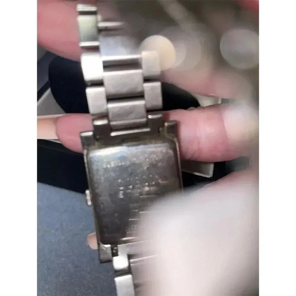 Y2k Guess Unisex Square Dial Silver Analog Watch with Date Display - Picture 5 of 6